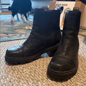 Sorel Black Joan Chelsea boots